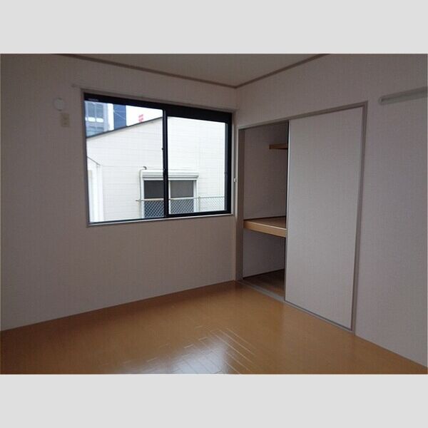 ルミエールコート 物入れ