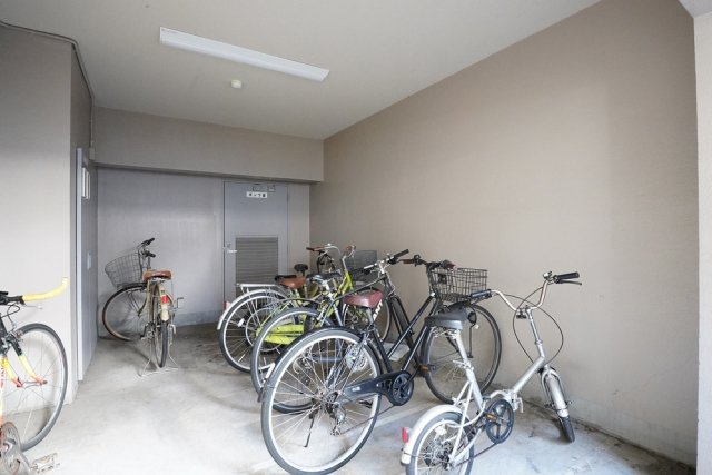 ルーブル学芸大学弐番館4階 駐輪場