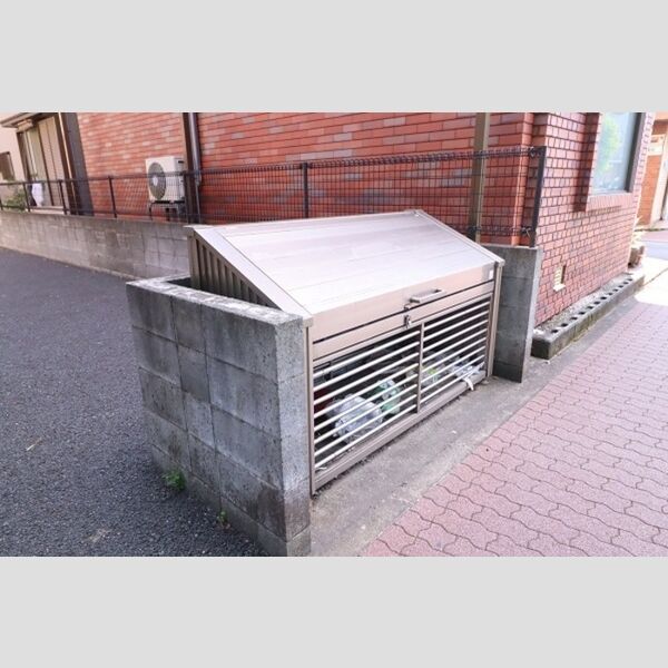 メイフラット 敷地内ゴミBOX