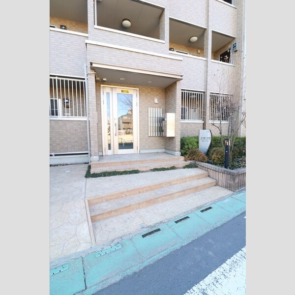 イースト・コート203号室 エントランス