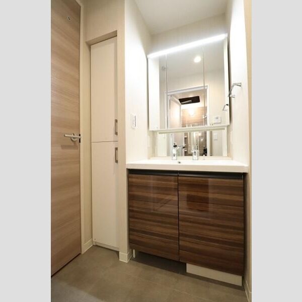 響409号室 洗髪洗面化粧台