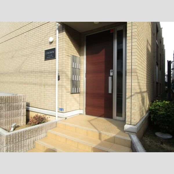 クラウン妙典 オートロック付きエントランス