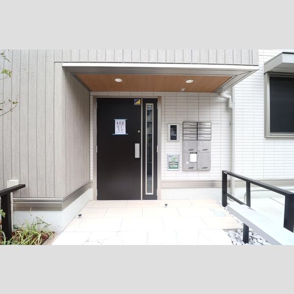 セレスティア坂下101号室 エントランス