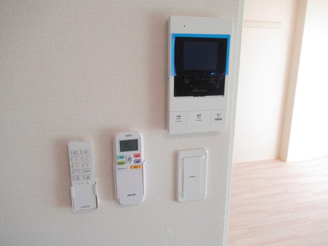 メルヴェール　コリーヌ105号室 カメラ付インターホン