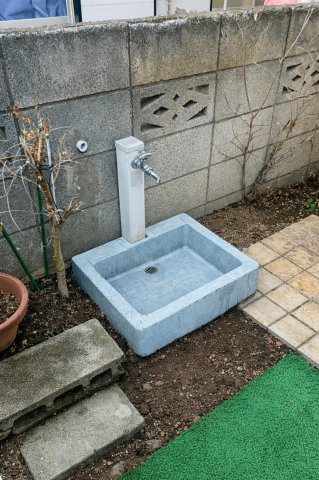 鎌ヶ谷五丁目戸建 屋外水栓あり｜ガーデニングや玄関まわりの掃除に便利