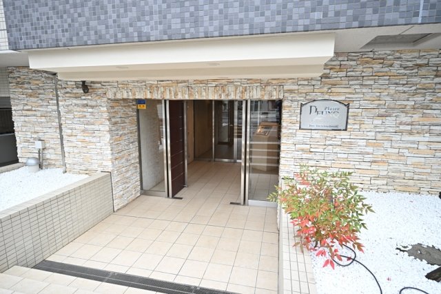 プレール・ドゥーク北新宿2階 エントランス