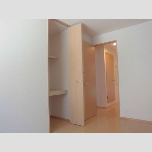 WIT小田原 洋室5帖側◆収納棚有