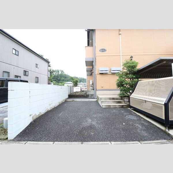 めぞん モナリエ102号室 駐車場