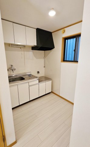 ビュー大倉山102号室 広々独立キッチンで快適！