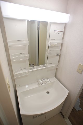 宍田ビル 使いやすい洗面所です