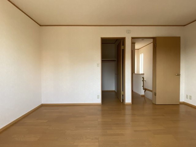 クイーンズヒルＥ棟E2号室 7.5帖の洋室