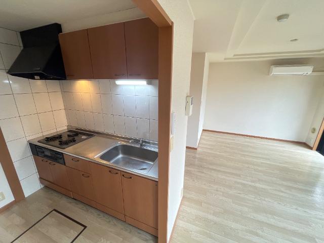 シャトー・ル・レーヴ壱番館108号室 キッチン