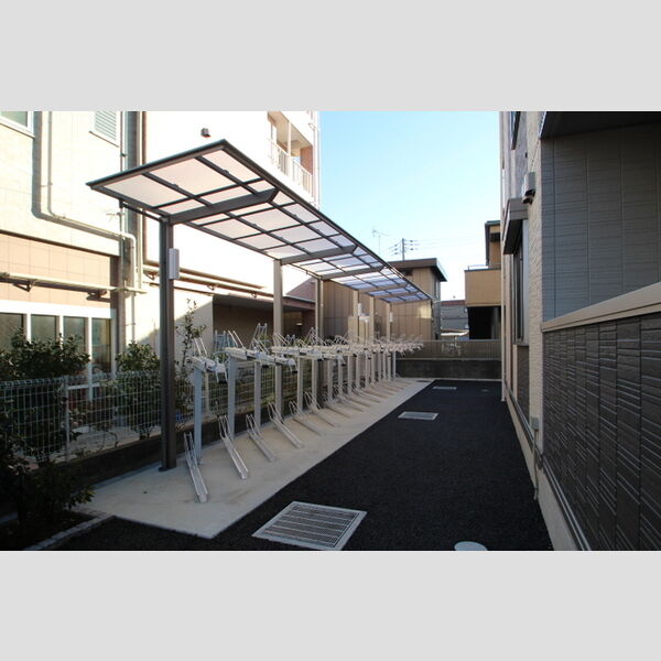 ル　シエル 屋根付きの2段式駐輪場!