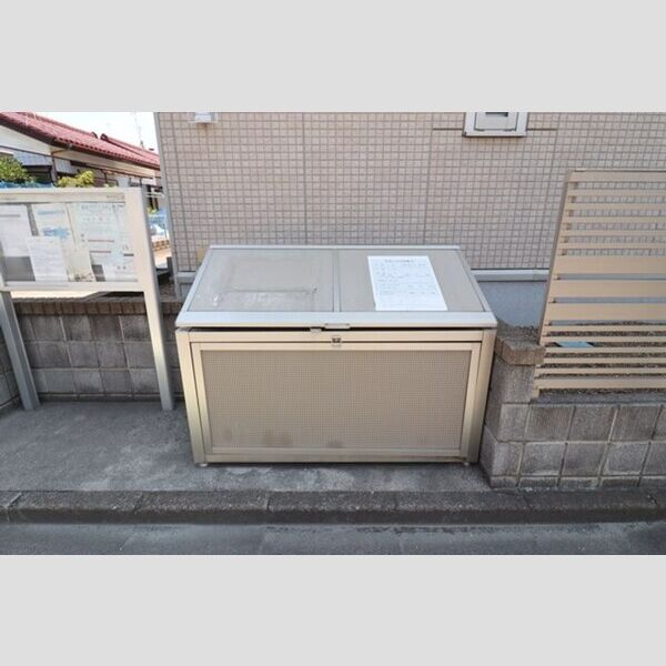 Strahl(シュトラール) ゴミ置き場