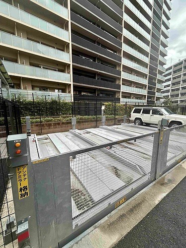 ヴェレーナ赤羽志茂プレミアテラス 駐車場　※２０２５年１２月の写真