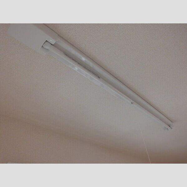 ロイヤルガーデン　クワトロ　Ⅰ棟202号室 室内物干し