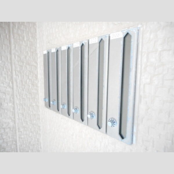 プランドール市川303号室 ダイヤルロック式集合ポスト