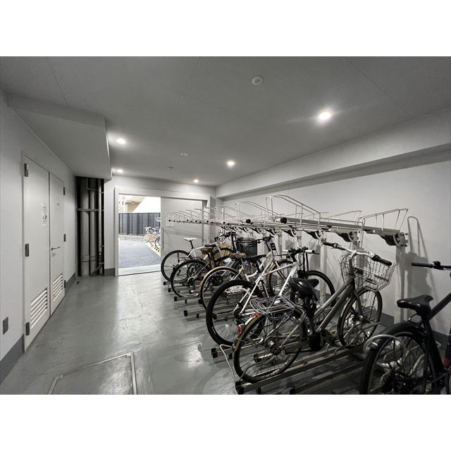 プレミアムキューブ新中野701号室 駐輪場