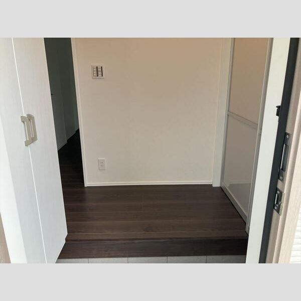 マイホームネクスト滝山5丁目2号棟 玄関