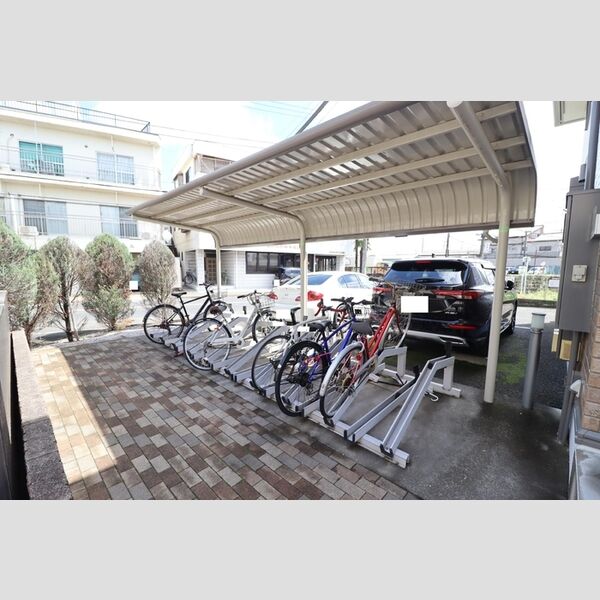 ソフィアローズ 駐輪場