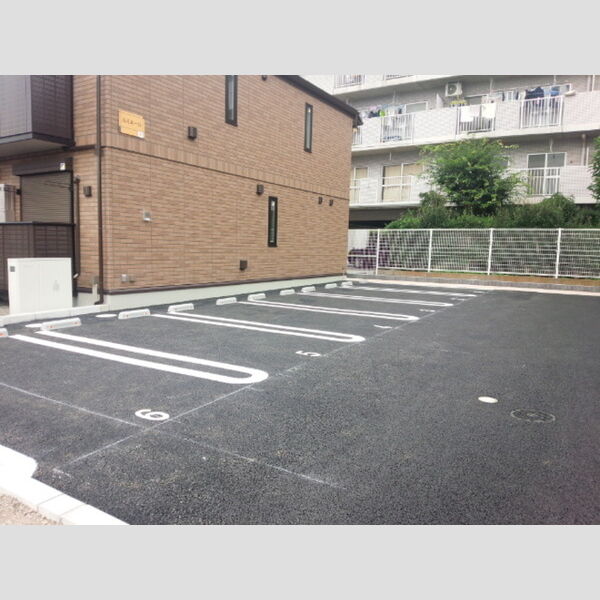 ルミエール 駐車場