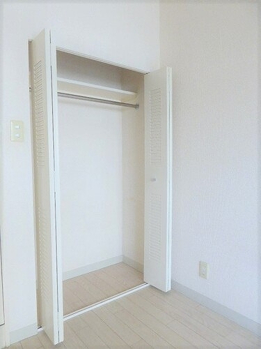 ライオンズマンション川崎貝塚第２ クロゼット　※前回募集時2022年1月撮影