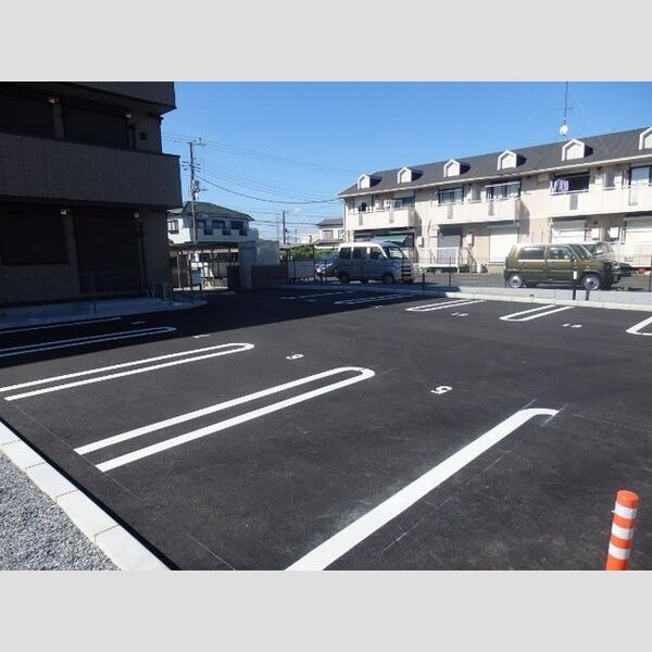 グランディール 敷地内駐車場