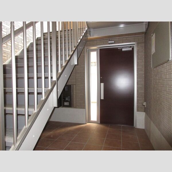 アンジュール坂下203号室 ロビー内