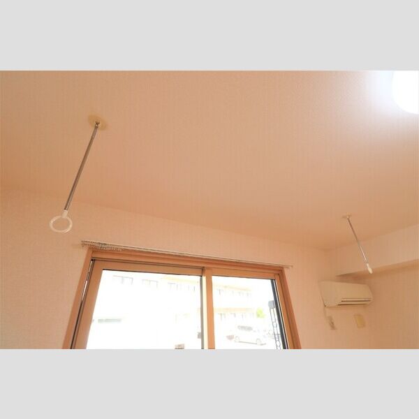 プランドール101号室 室内物干し金物