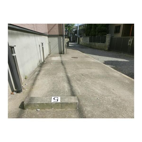 メゾンダジュール10番館 駐車場