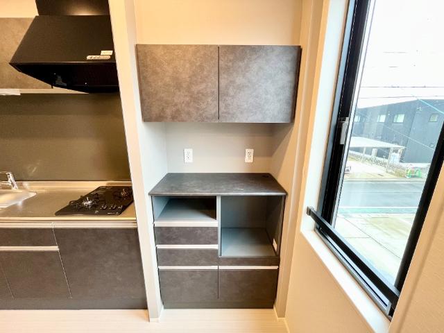 レヴメゾン神山五番館101号室 キッチン収納（イメージ）