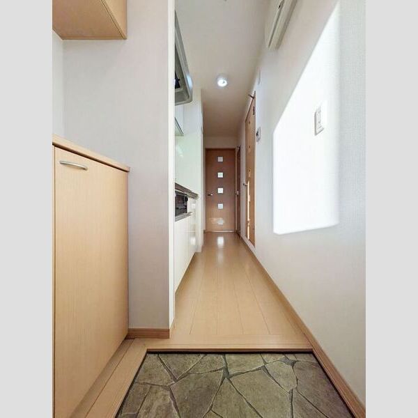 ハイムベルニナ302号室 玄関