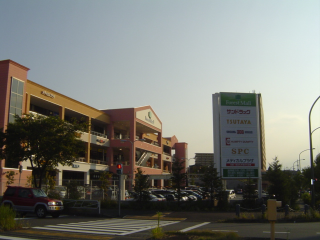 シャトー・ル・レーヴ壱番館 ショッピングモールまで1,600ｍ