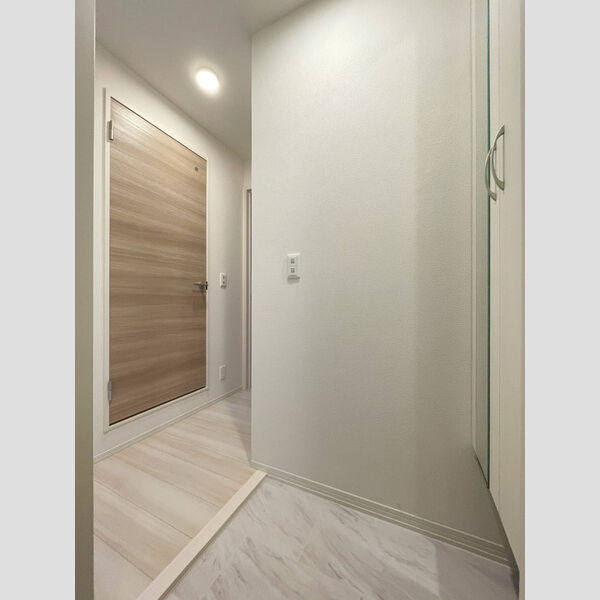 アヴァンス東日暮里202号室 玄関