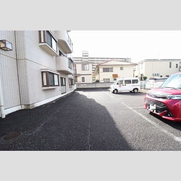 ルイメゾン2201号室 駐車場