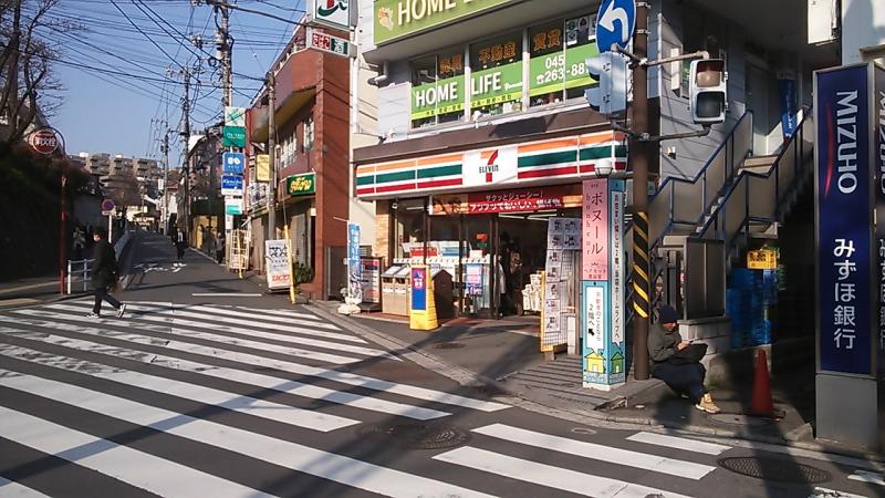 ファーストヒルズYamate1A号室 【コンビニエンスストア】セブンイレブン 横浜山手駅前店まで770ｍ