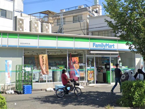 ビエノルース 【コンビニエンスストア】ファミリーマート 世田谷新町店まで95ｍ