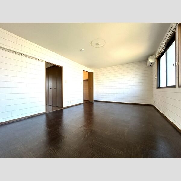 ロイヤルガーデン　壱～七番館3102号室 12帖北側洋室