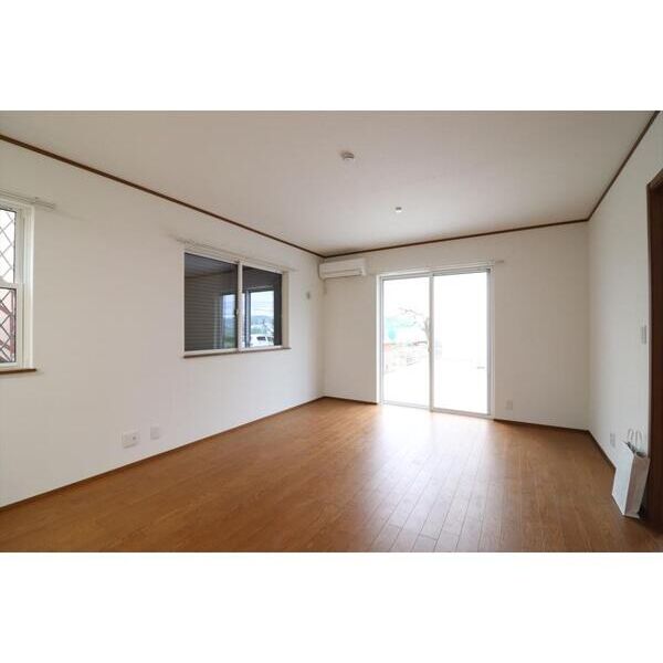 町田市矢部町戸建 リビング