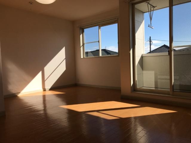 サンプレイス 日当たりの良いリビング