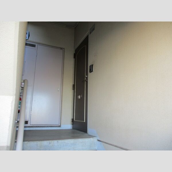 エコガーデン　C棟210号室 玄関