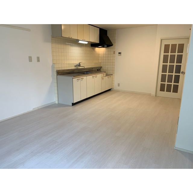 コモド三郷 内観