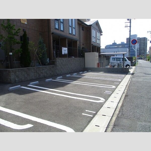 ウィンドモーレン 駐車場