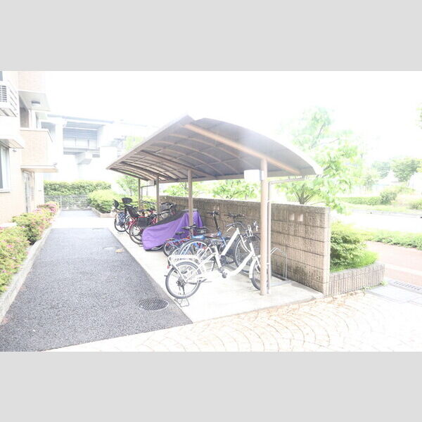 グローバル ジェネシス 駐輪場