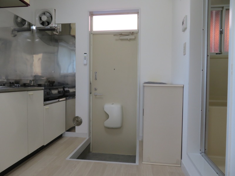 ファーストハイツB1階 玄関