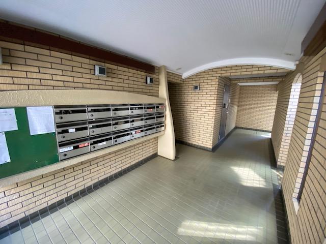 キャニオンマンション東中野203号室 管理の行き届いたエントランス