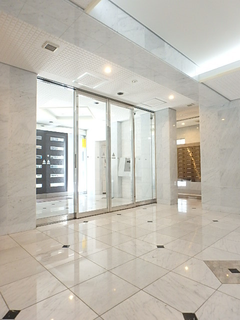 グランド・ガーラ池袋11階 ゆとりのあるエントランスです