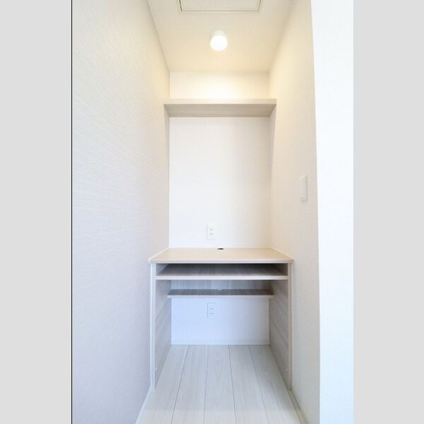 D-PRECIOUS武蔵野301号室 ワークデスク