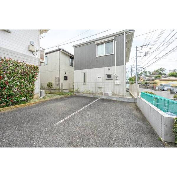 湘南サンライズガーデンA棟 駐車場