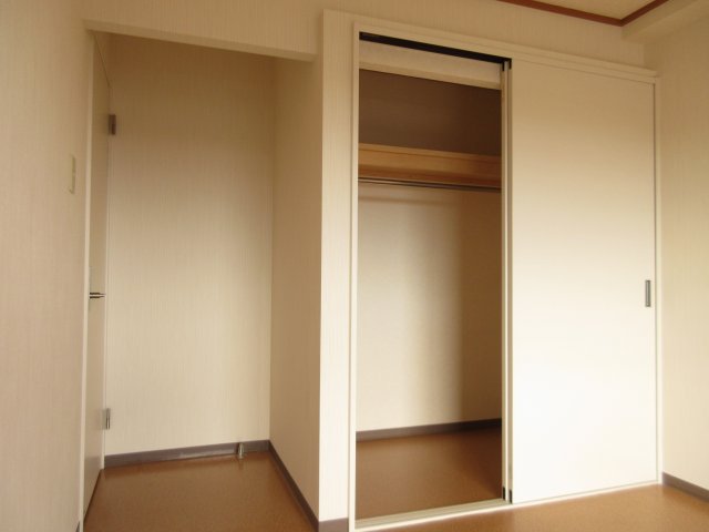 グランデール緑園0307号室 洋室１　収納　※現況優先